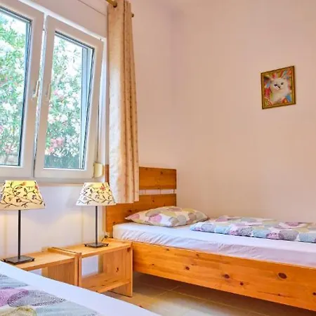 Nora Mit Zwei Schönen Doppelhaushälften, Meeresbrise 2 Agios Spyridon (Corfu)