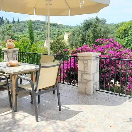 Nora Mit Zwei Schönen Doppelhaushälften, Meeresbrise 2 Agios Spyridon (Corfu)