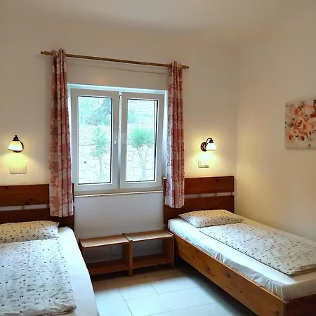 Nora, 2 * Agios Spyridon (Corfu)
